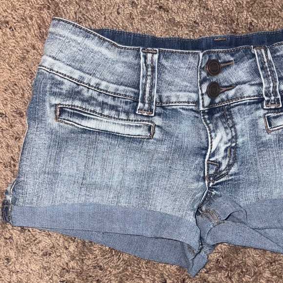 ✨ Bubblegum Y2K Denim Shorts | Size 7/8 | Rolled Cuff Summer Jean Shorts ✨ - Picture 5 of 8